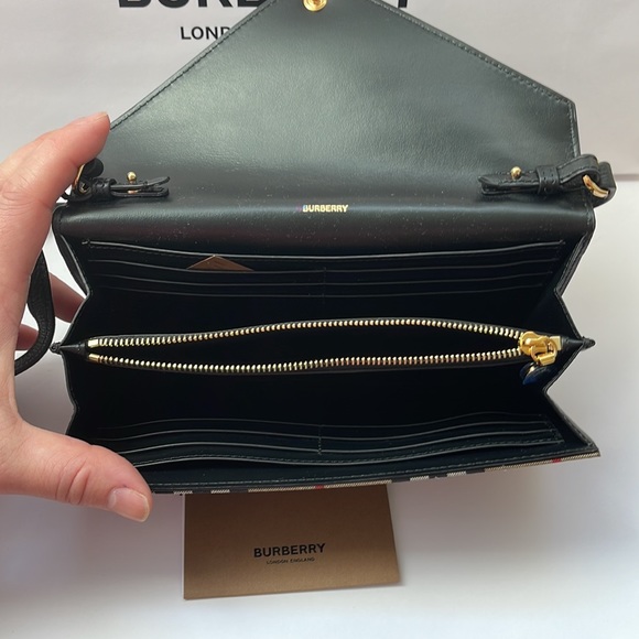 Burberry Vintage Check and Leather wallet with Detachable strap - Picture 6 of 16